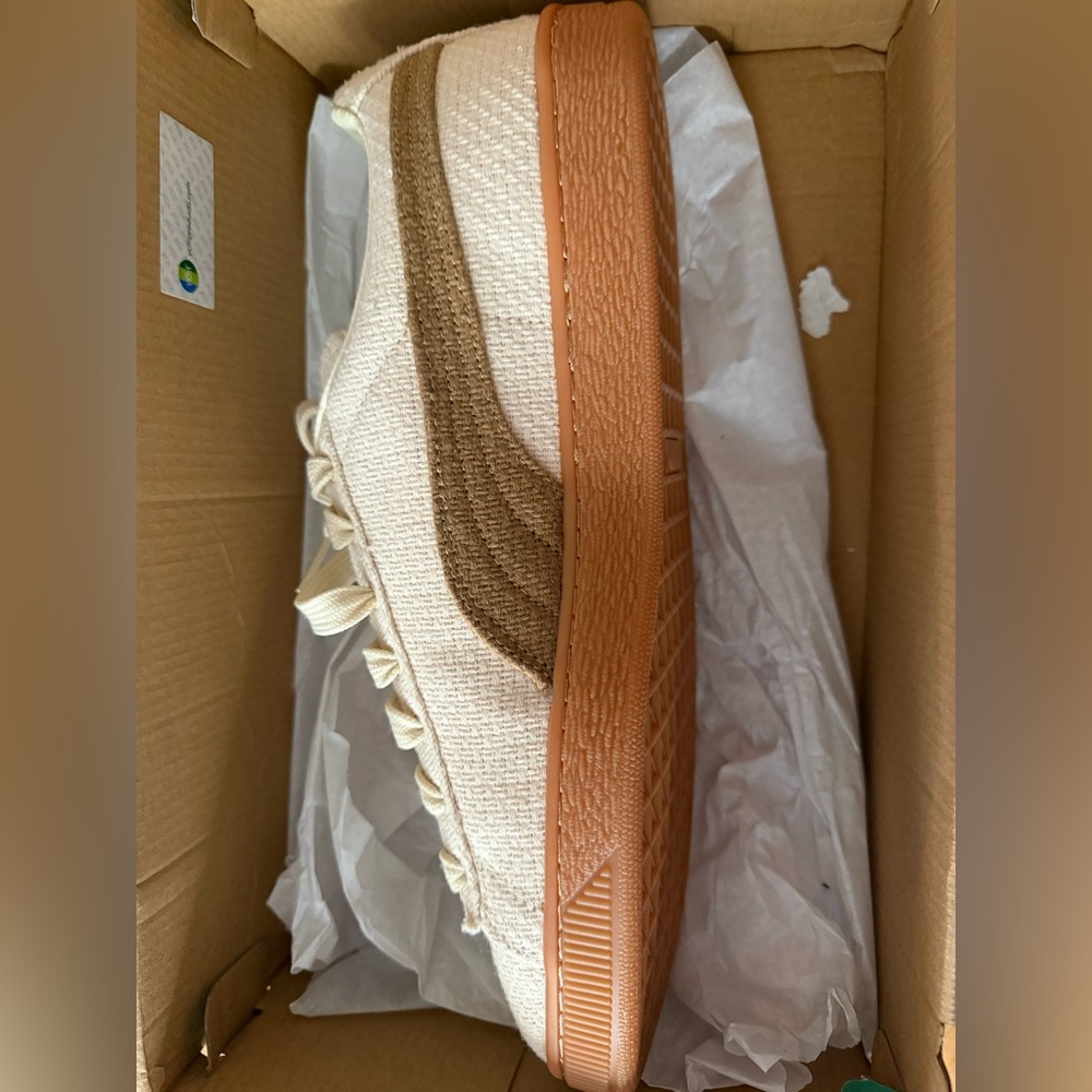 Puma Cream and Brown Low-Top Sneakers - Picture 2 of 5